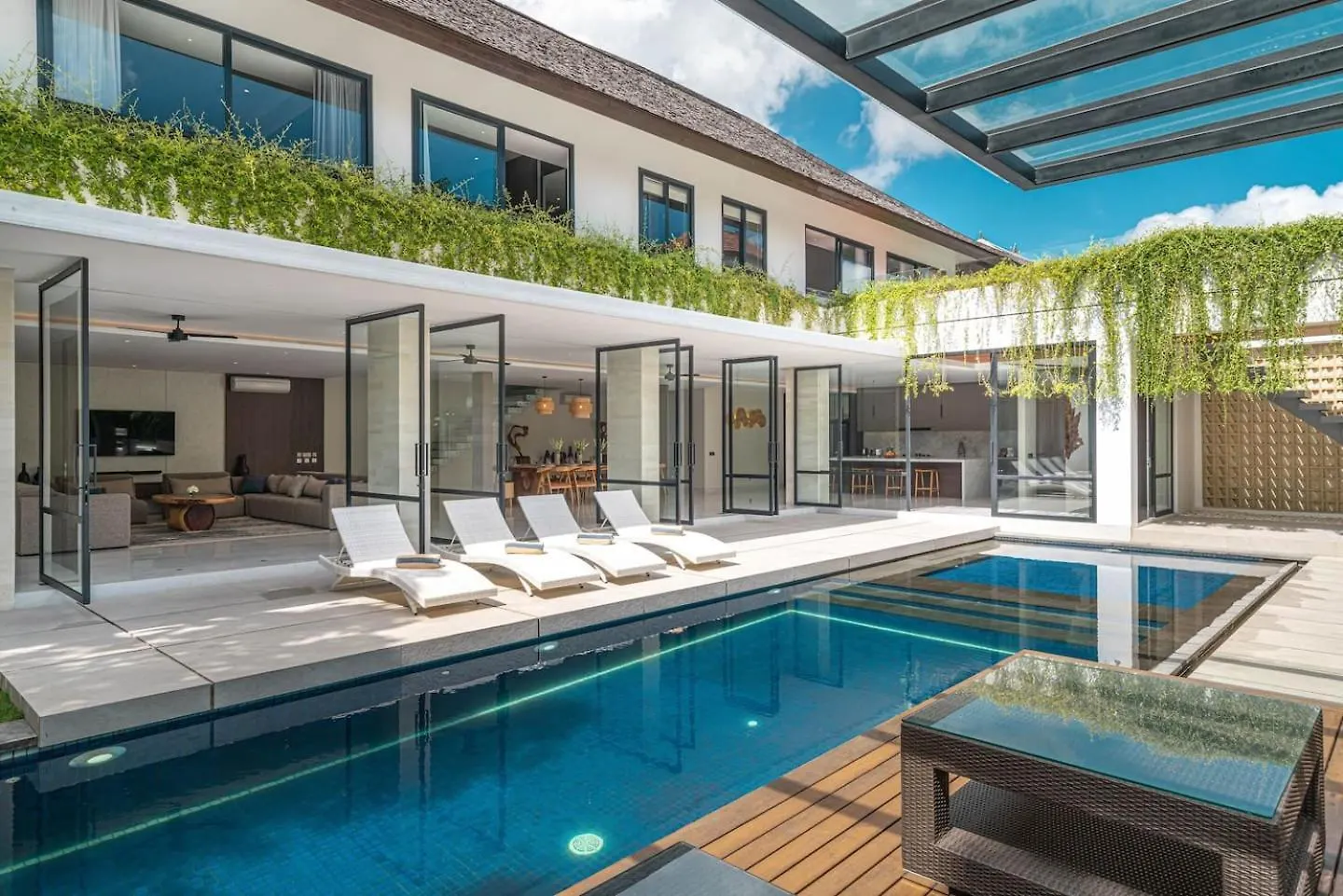 Sujiva Estate - Tranquil 5Br Villa W Huge Pool! スミニャック 0*,  インドネシア