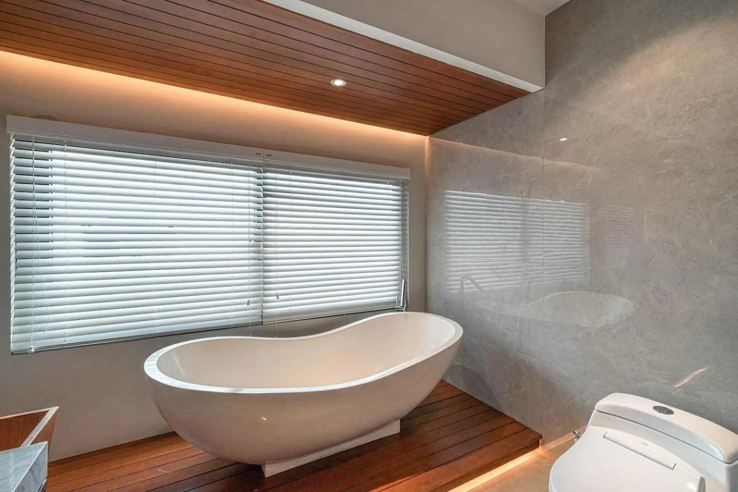Sujiva Estate - Tranquil 5Br Villa W Huge Pool! スミニャック 0*,